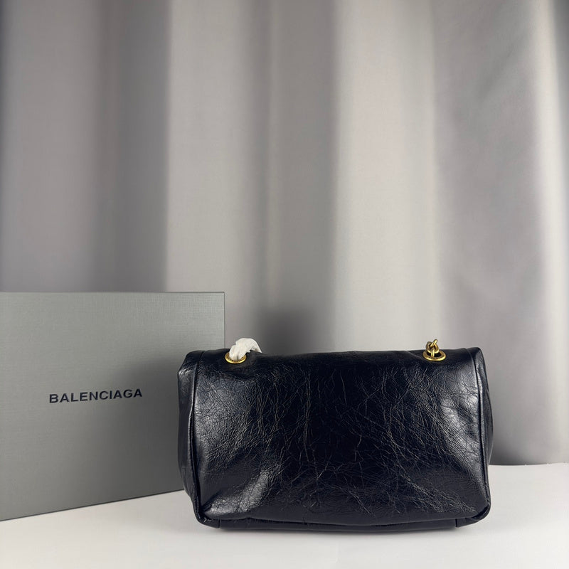 Zivas Charm Everyday Sophistication Statement Handbag (Designer-Inspired Craftsmanship) – Close-Up Detail