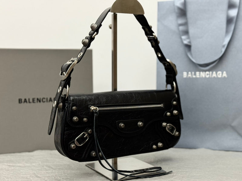 Zivas Charm Effortless Elegance Statement Handbag (Designer-Inspired Craftsmanship) – Angled View