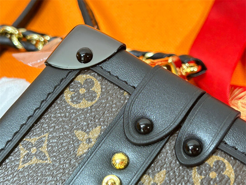  Statement carryall bag front view 7