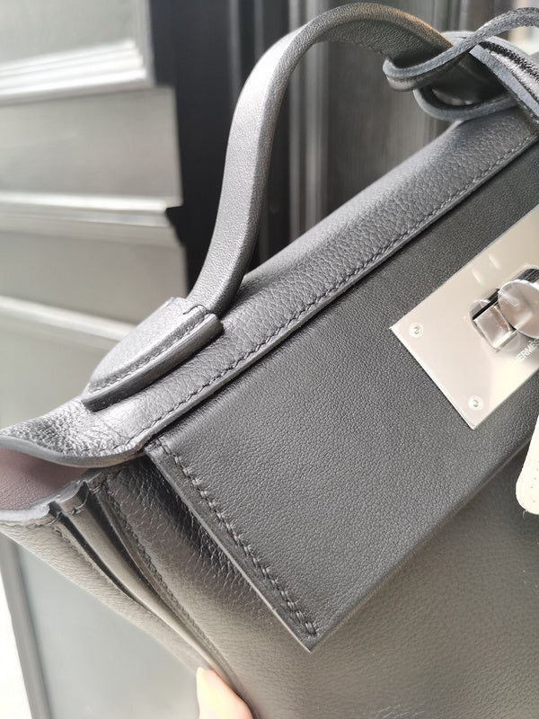  shopper bag interior and compartment view 15