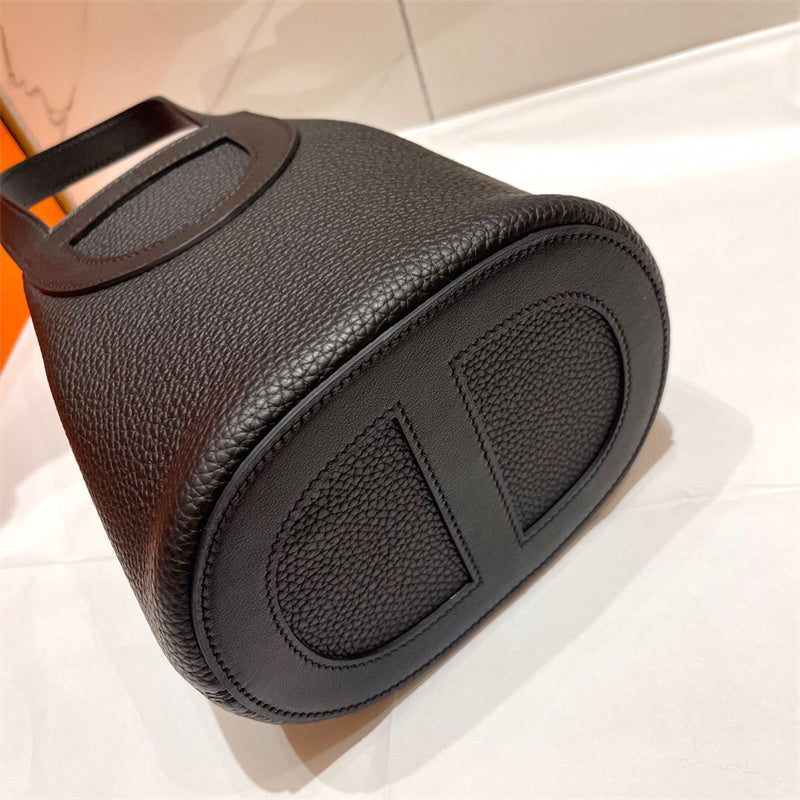  crossbody bag close-up of hardware and finish 29