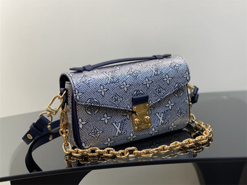  Everyday crossbody bag carried on shoulder