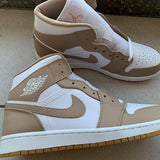 Nike Men's & Women's Luxury Low-Top Trainers — Style 189 angle view