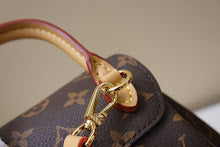 Premium Signature Crossbody - Chic Women's Luxury Designer Bag - NM4988