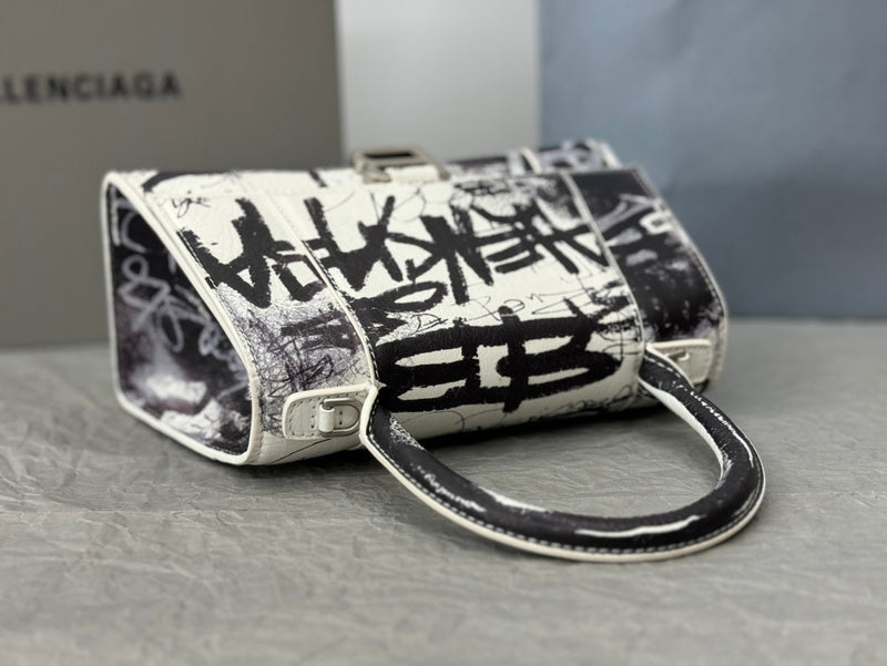 Zivas Charm Modern Edge Statement Handbag (Polished Everyday Piece) – Styled Look