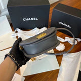  handbag, compact everyday style, image 3