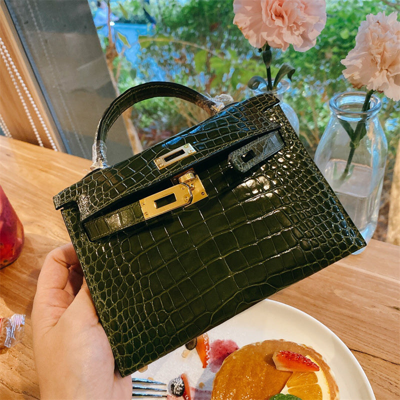  modern tote bag styled with outfit 30
