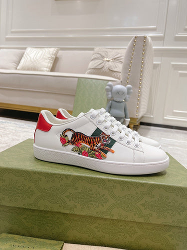 Gucci clean off-white luxury sneakers view 10 padded collar comfort