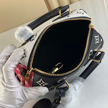 Premium Women's Shoulder Bag - Designer Luxury Fashion Accessory - NM4750