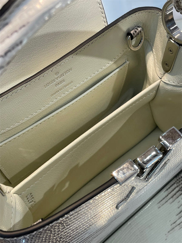  tote bag interior and compartment view 15
