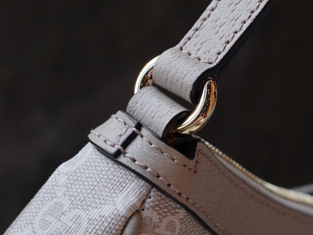 Front view of Gucci Ophidia Small Handbag premium handbag