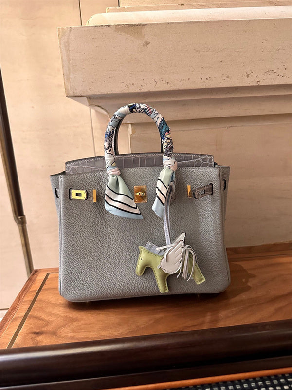  essential everyday bag detail view showing craftsmanship