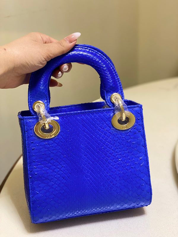 Handle and strap detail of polished sleek women's handbag – women's premium purse