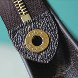  shoulder bag close-up of hardware and finish 11