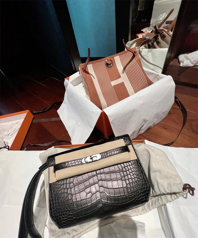  smart everyday bag detail view showing craftsmanship