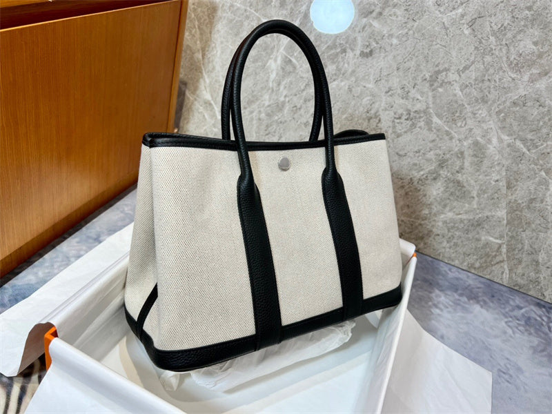  everyday bag interior and compartment view 33