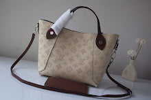 Chic Women's Crossbody Handbag - Luxury Premium Designer Style - NM4253