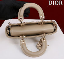 Luxury Signature Top Handle Bag - Elegant Women's Designer Handbag - NM7486