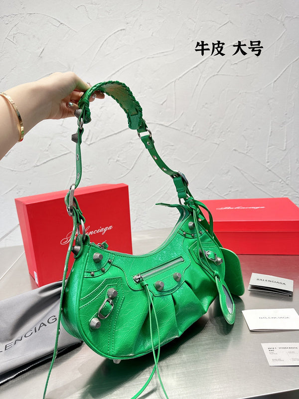 Ziva's Charm handbag – detail view (one versatile size)