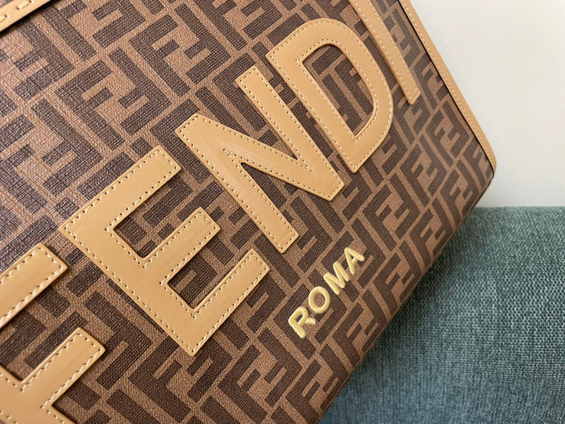 Ziva's Charm handbag – detail view (35cm*17cm*31cm)