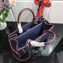 Luxury Signature Top Handle Bag - Elegant Women's Designer Handbag - NM4239