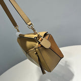 Ziva's Charm handbag – detail view (24cm*16.5cm*10.5cm)