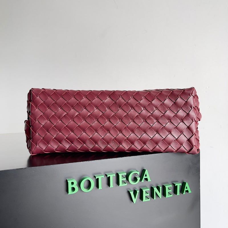 Contemporary Faux Leather Handbag - Chic Everyday Appeal | Women's Luxury Handbag #1586 - texture close-up (image 9) of designer-inspired handbag