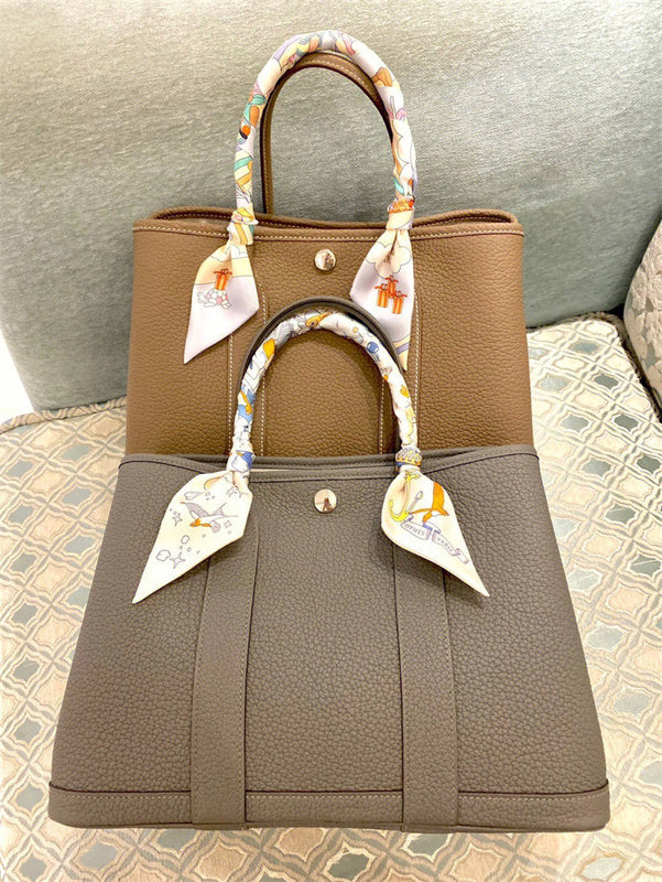  everyday bag interior and compartment view 9