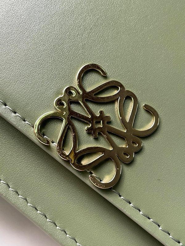 Ziva's Charm handbag – detail view (19cm*6cm*13.5cm)