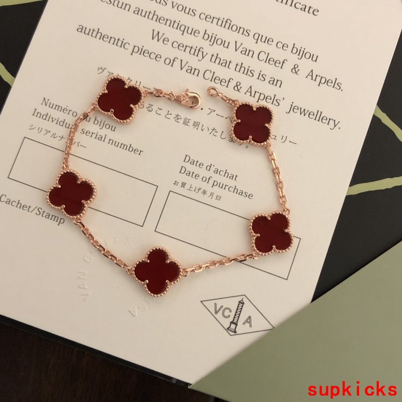 Close-up detail view of Van Cleef & Arpels unisex jewelry piece