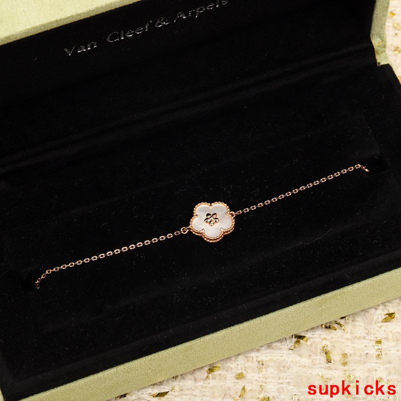 Close-up detail view of Van Cleef & Arpels unisex jewelry piece
