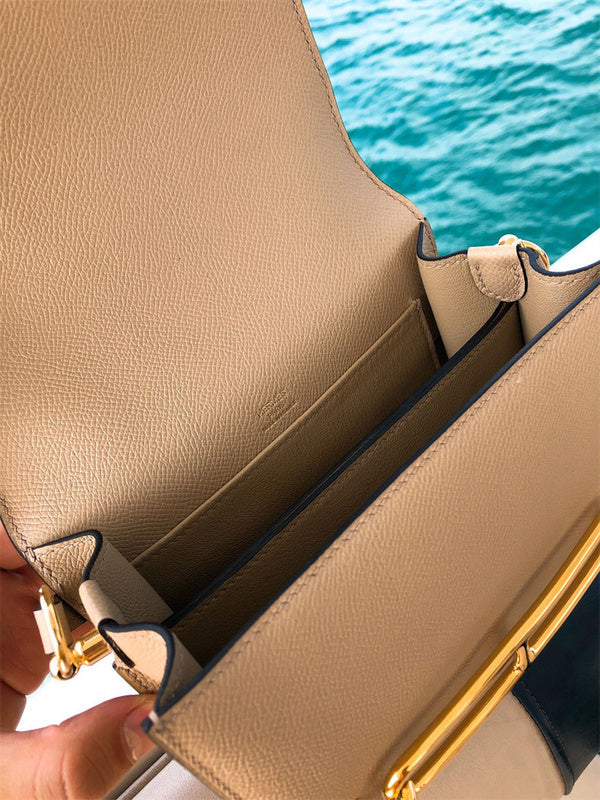  shoulder bag interior and compartment view