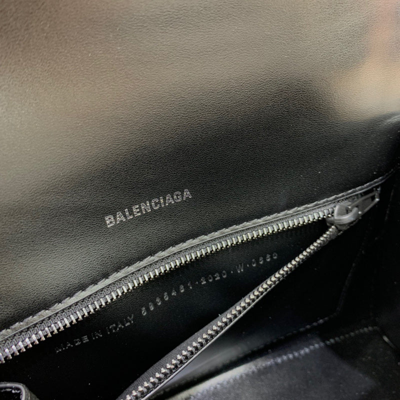 Elegant Premium PU Leather Handbag - Polished Finish | Women's Everyday Carry Handbag #534 - texture close-up (image 9) of designer-inspired handbag
