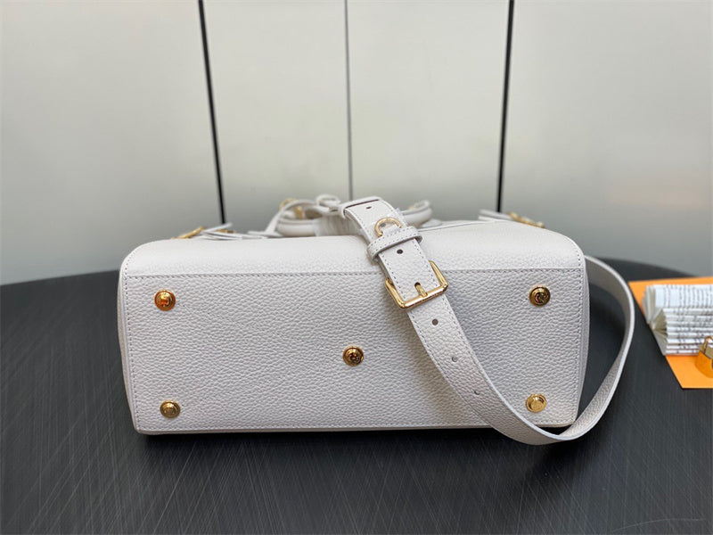  Refined tote bag carried on shoulder 22