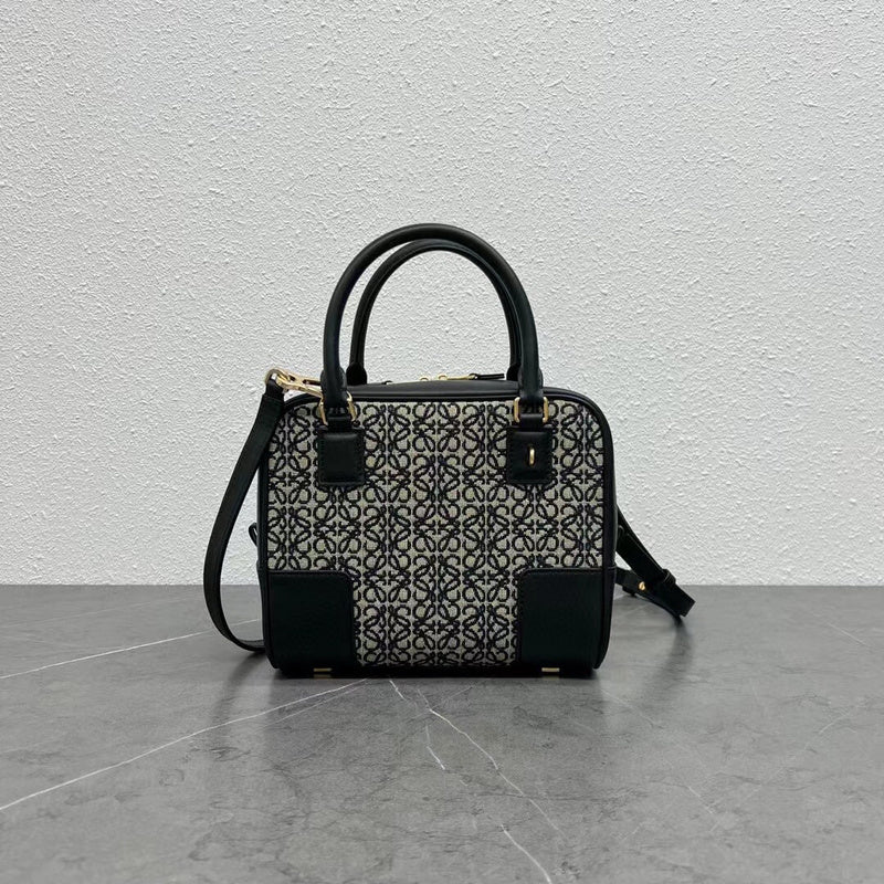 Ziva's Charm handbag – detail view (20cm*11cm*18cm)