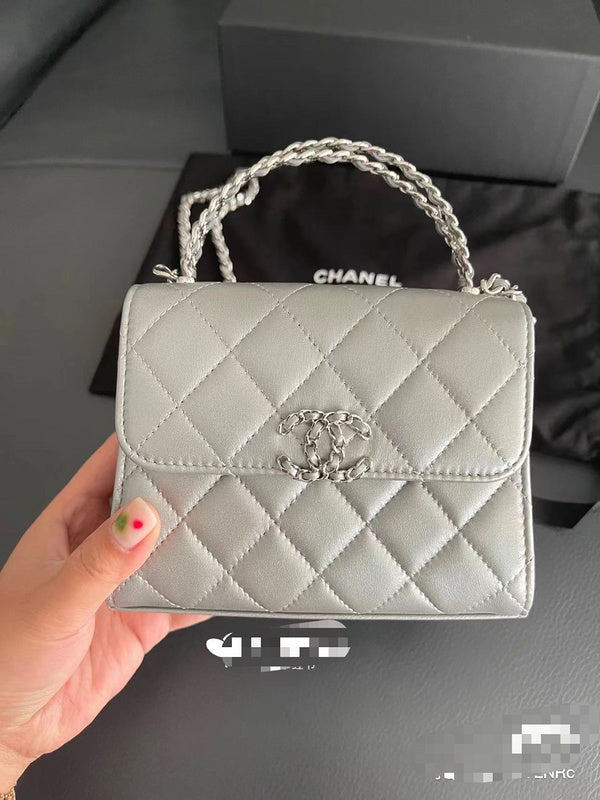  women's handbag, mid design, view 1