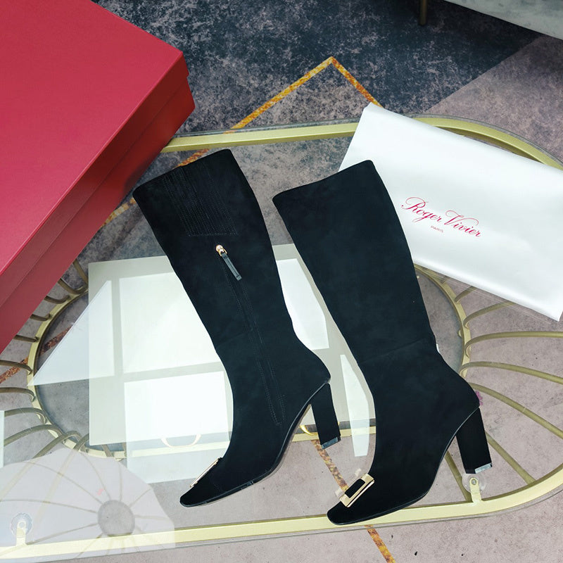 Side profile view of Roger Vivier luxury piece style No.086