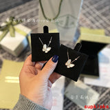 Angled view of Van Cleef & Arpels unisex jewelry piece