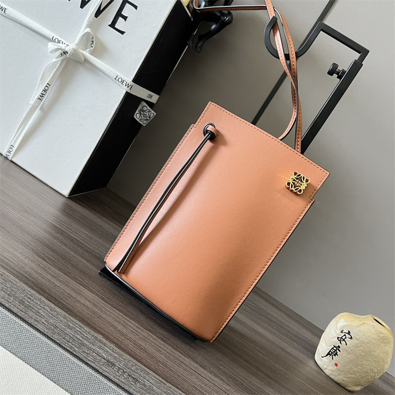 Ziva's Charm handbag – detail view (21cm*15cm*5cm)
