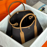  Statement tote bag carried on shoulder