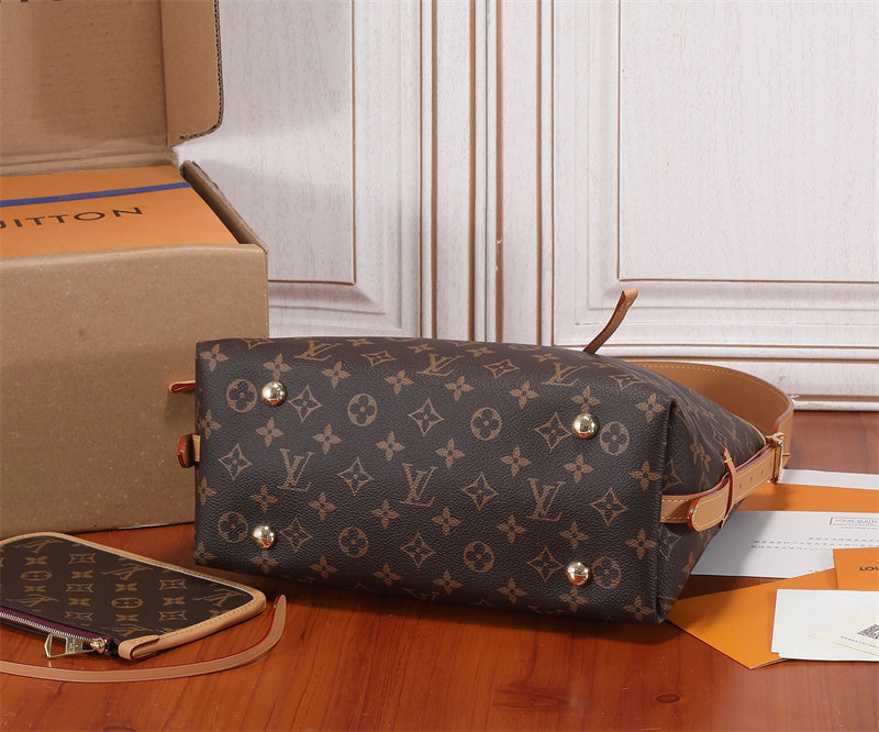  Everyday structured bag carried on shoulder 10