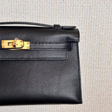  modern shoulder bag detail view showing craftsmanship 44