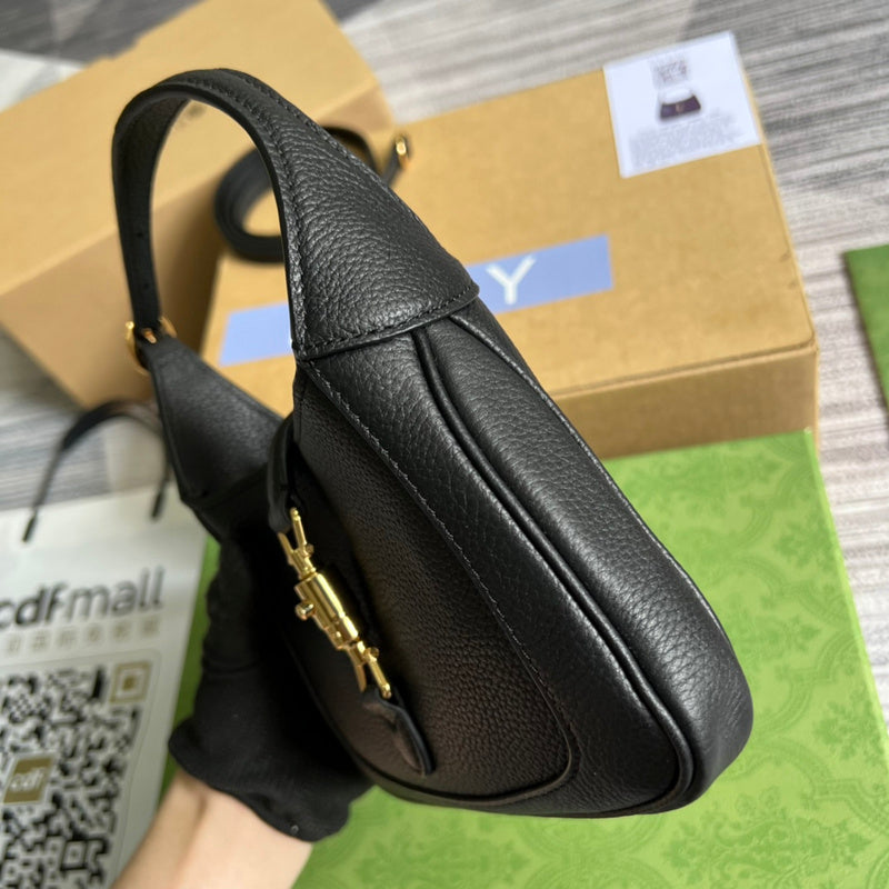 Close-up detail of elevated everyday-luxe women's handbag – women's everyday handbag