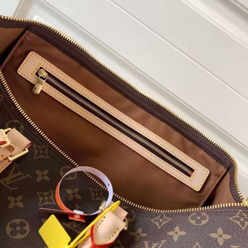 Side profile of sleek classic women's handbag – women's everyday handbag