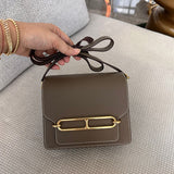  Graceful tote bag carried on shoulder