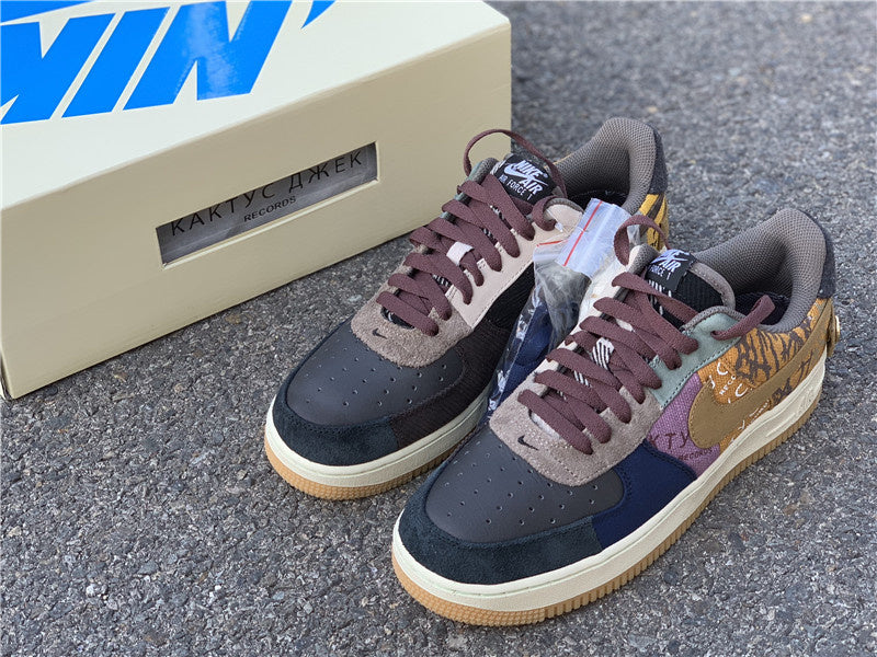 Nike Men's & Women's Luxury Fashion Trainers — Style 006 close-up view