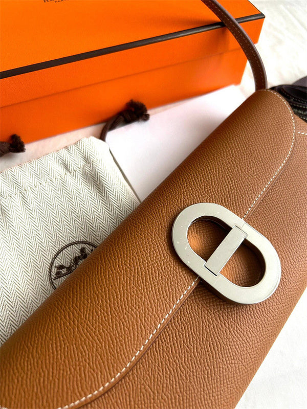 Close-up detail of effortless bag design