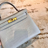  Graceful crossbody bag carried on shoulder 10