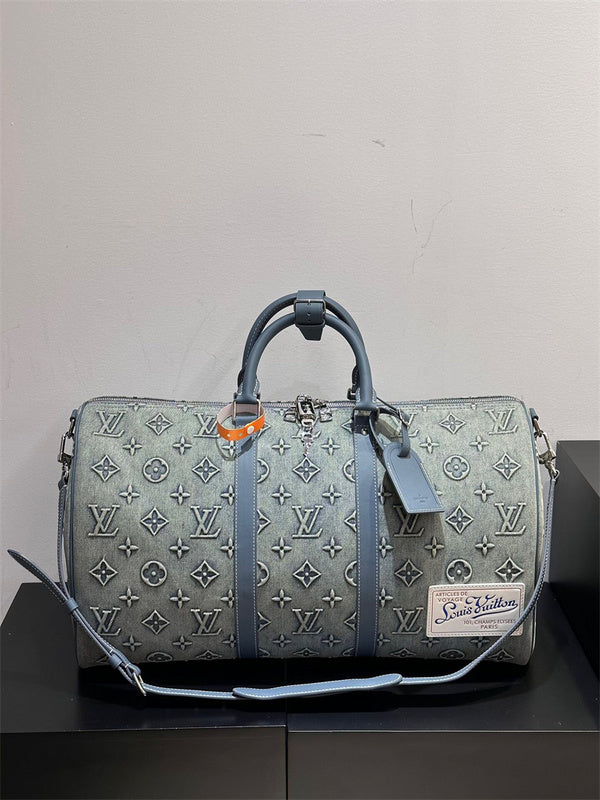  handbag interior and compartment view 9