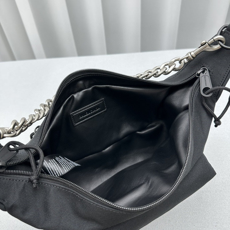 Zivas Charm Effortless Elegance Statement Handbag (Elevated Daily Companion) – Detail View